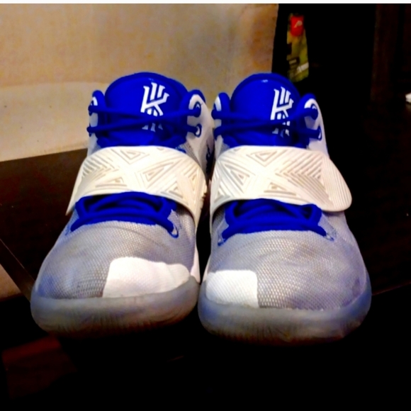 OG KYRIE IRVING SNEAKERS SZ 11 - Picture 3 of 8